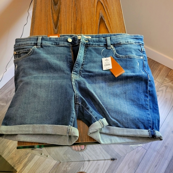 Jeans shorts for ladies - Picture 1 of 3
